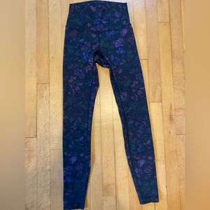 Lululemon leggings size small, flower pattern, high rise